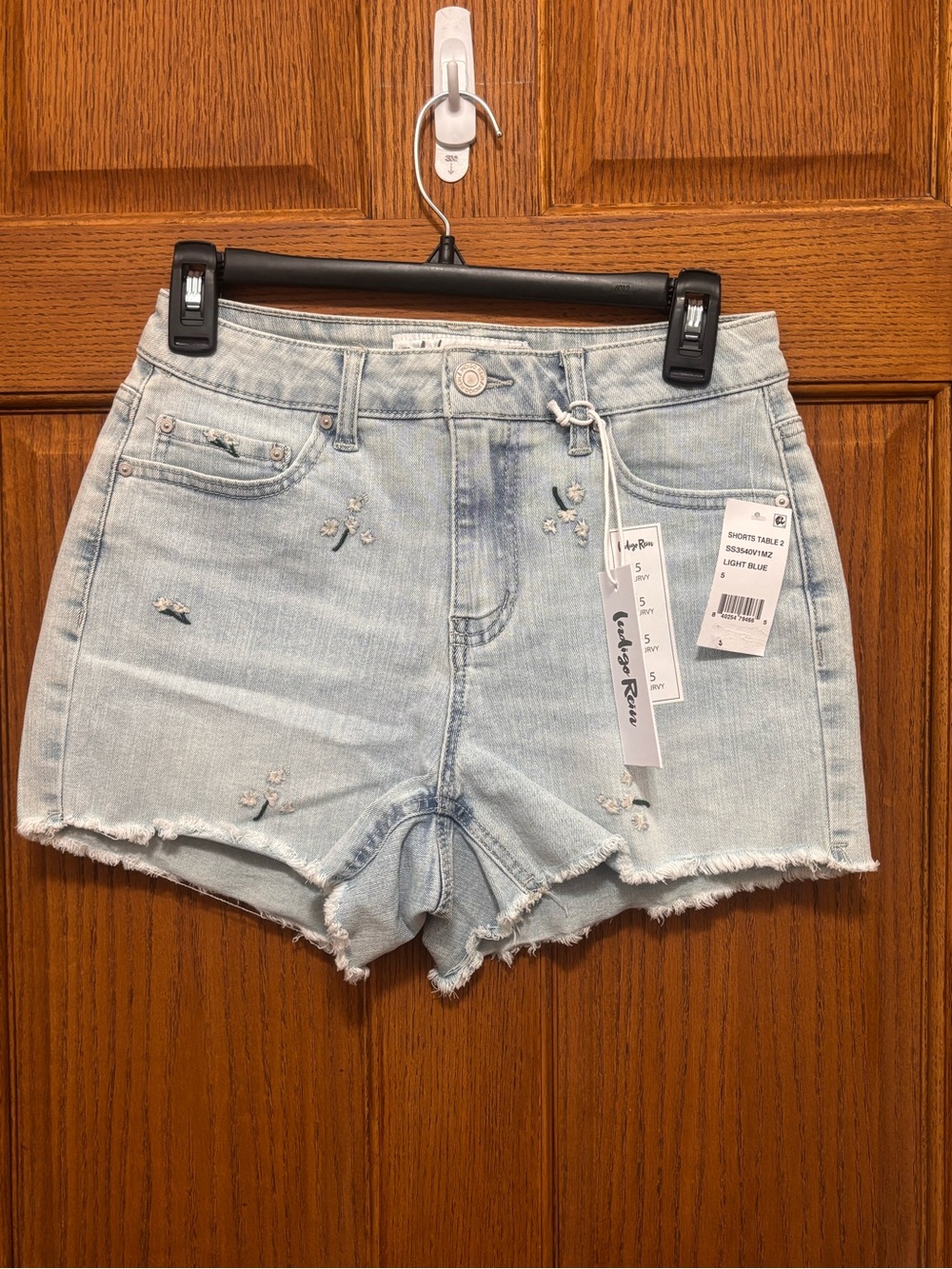 Indigo Rein Light Blue High-Rise Distressed Denim Shorts w floral details. Sz 5